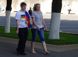 В Воронеже подросток пошел на парад Победы с немецким флагом В Воронеже подросток пошел на парад Победы с немецким флагом