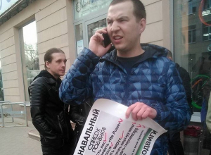 Укушенный сторонниками Навального младоединоросс пришёл на открытие воронежского штаба с гранатой Укушенный сторонниками Навального младоединоросс пришёл на открытие воронежского штаба с гранатой