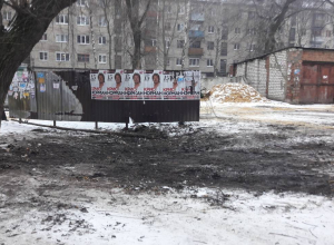 После публикации «Блокнот Воронеж» двор на проспекте Труда был очищен После публикации «Блокнот Воронеж» двор на проспекте Труда был очищен