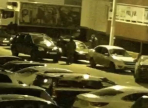 В Воронеже угонщики-гастролеры не смогли вскрыть авто, зато попали на камеры В Воронеже угонщики-гастролеры не смогли вскрыть авто, зато попали на камеры