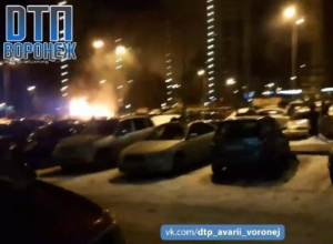 Поджог трех машин с взрывами в центре Воронежа попал на видео Поджог трех машин с взрывами в центре Воронежа попал на видео