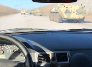 Колонна военной техники попала на видео в Воронеже Колонна военной техники попала на видео в Воронеже