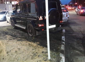 Воронежец показал, как парковаться, когда у тебя Gelandewagen Воронежец показал, как парковаться, когда у тебя Gelandewagen