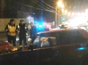 Пять человек пострадали в лобовом столкновении ВАЗа и Renault в Воронеже Пять человек пострадали в лобовом столкновении ВАЗа и Renault в Воронеже
