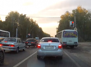 Массовые нарушения воронежской маршрутки с людьми сняли на видео Массовые нарушения воронежской маршрутки с людьми сняли на видео
