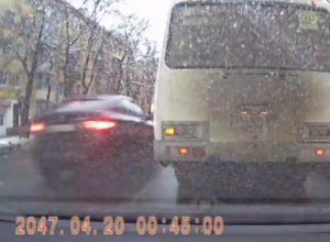 Воронежцы высмеяли попавшего на видео автохама из далекого 2047 года Воронежцы высмеяли попавшего на видео автохама из далекого 2047 года