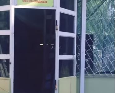 В Воронеже варварски разгромили магазин, где работал мясник-разоблачитель В Воронеже варварски разгромили магазин, где работал мясник-разоблачитель