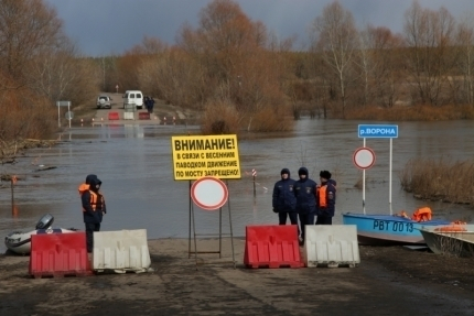 Не без переправы: Паводковые воды подтопили три моста в Воронежской области Не без переправы: Паводковые воды подтопили три моста в Воронежской области