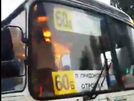 В Воронеже драка водителя маршрутки с пассажиром угодила на видео В Воронеже драка водителя маршрутки с пассажиром угодила на видео
