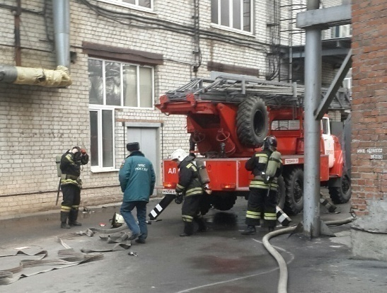 В центре Воронежа загорелся фармацевтический завод В центре Воронежа загорелся фармацевтический завод