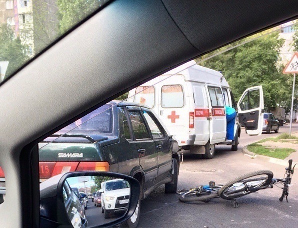Автомобилистка сбила велосипедиста в Северном микрорайоне Воронежа Автомобилистка сбила велосипедиста в Северном микрорайоне Воронежа