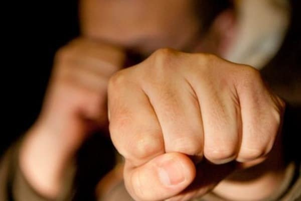 Под Воронежем у мужчины на улице отняли солнечные очки и деньги Под Воронежем у мужчины на улице отняли солнечные очки и деньги