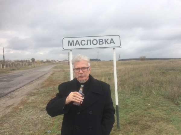 Эдуард Лимонов продегустировал коньяк в поле под Воронежем Эдуард Лимонов продегустировал коньяк в поле под Воронежем
