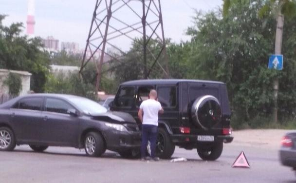 В Воронеже пассажирка Тойота пострадала в ДТП с Мерседес-Бенс