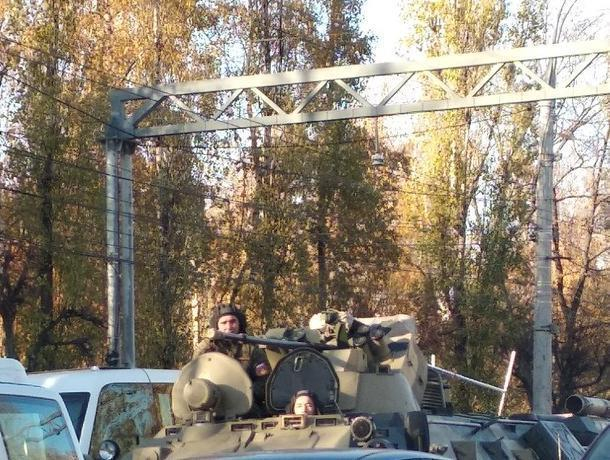 Воронежская пробка взяла в заложники военную технику Воронежская пробка взяла в заложники военную технику