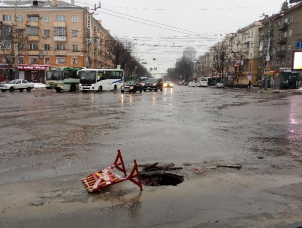 Воронежцев предупредили об открытом люке в центре города Воронежцев предупредили об открытом люке в центре города