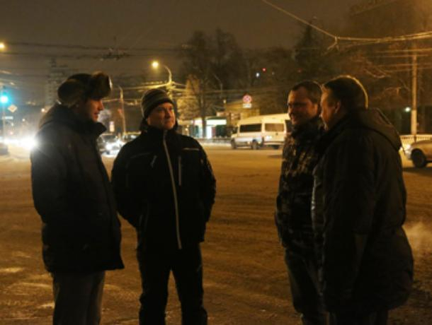 Стильный мэр Кстенин устроил ночную инспекцию в Воронеже Стильный мэр Кстенин устроил ночную инспекцию в Воронеже