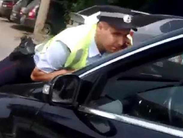 В Воронеже ищут водителя автомобиля «Mercedes», сбившего полицейского В Воронеже ищут водителя автомобиля «Mercedes», сбившего полицейского
