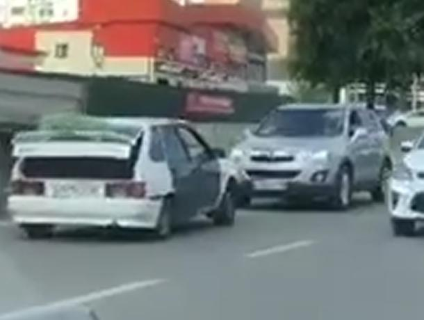 Гостя с юга наказали в Воронеже за наглый объезд пробки Гостя с юга наказали в Воронеже за наглый объезд пробки