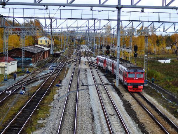 В Воронежской области поезд насмерть сбил подростка в капюшоне В Воронежской области поезд насмерть сбил подростка в капюшоне