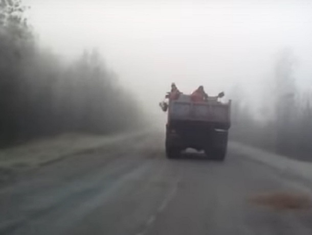 Воронежец снял на видео необычный способ борьбы с гололедом Воронежец снял на видео необычный способ борьбы с гололедом