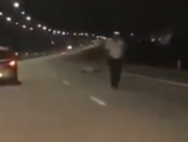 Сбитый полуголый пешеход попал на видео под Воронежем Сбитый полуголый пешеход попал на видео под Воронежем