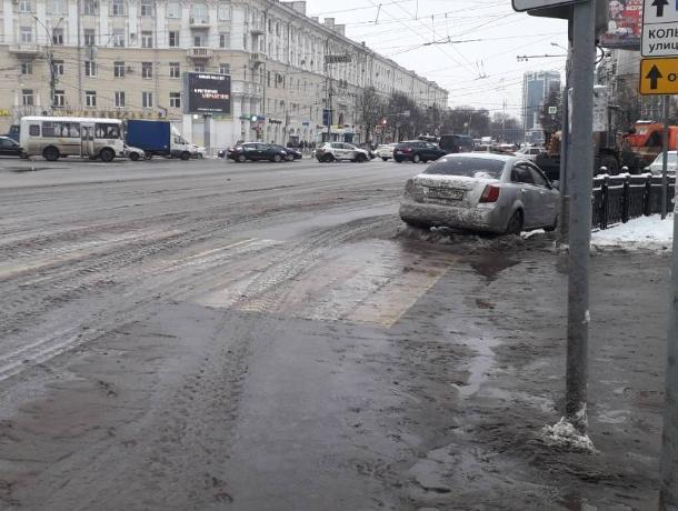 Воронежцы успешно пристыдили мэрию снежным месивом Воронежцы успешно пристыдили мэрию снежным месивом
