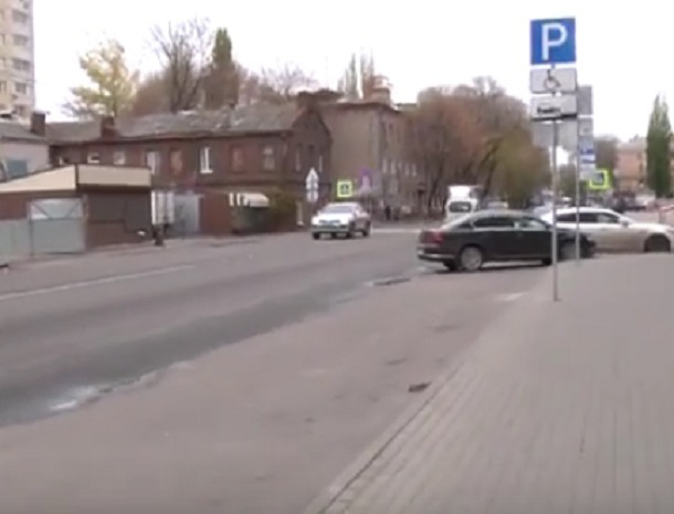 Разметка платных парковок исчезла в центре Воронежа Разметка платных парковок исчезла в центре Воронежа