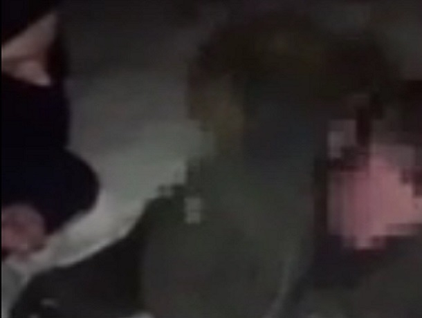 Наркоторговцы сняли на видео жестокую расправу над закладчиком в Воронеже Наркоторговцы сняли на видео жестокую расправу над закладчиком в Воронеже