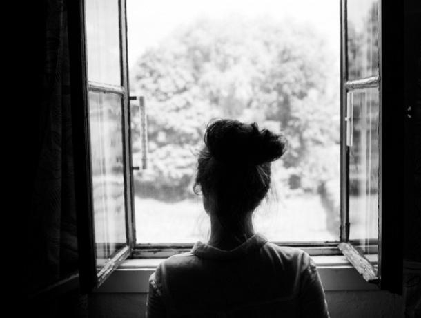 28-летняя жительница Воронежа выпала из окна 14 этажа 28-летняя жительница Воронежа выпала из окна 14 этажа