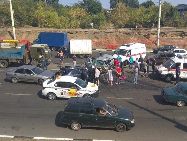Число пострадавших в страшном ДТП в Воронеже выросло до 10 Число пострадавших в страшном ДТП в Воронеже выросло до 10