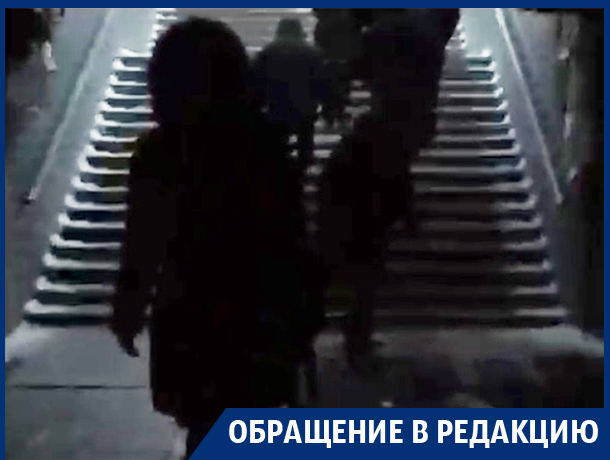 Воронежцы пожаловались на темноту и опасные ступеньки в сгоревшем переходе Воронежцы пожаловались на темноту и опасные ступеньки в сгоревшем переходе