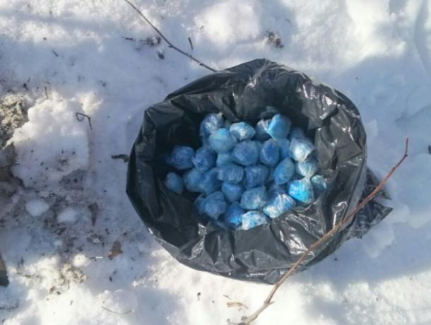 В Воронеже нашли тайник с огромной партией героина В Воронеже нашли тайник с огромной партией героина