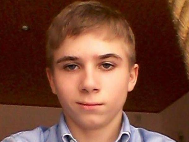 Воронежский подросток с тремором рук ушел из интерната и пропал Воронежский подросток с тремором рук ушел из интерната и пропал