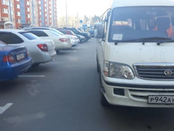 Старый минивэн устроил с утра четкую подставу в Воронеже Старый минивэн устроил с утра четкую подставу в Воронеже
