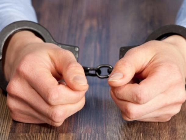 Воронежец ползком украл из машины 100 тыс рублей на трассе М-4 «Дон» Воронежец ползком украл из машины 100 тыс рублей на трассе М-4 «Дон»