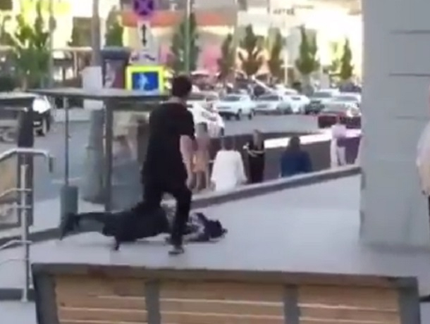 Воронежец четко разобрался с гастарбайтером в Москве и попал на видео Воронежец четко разобрался с гастарбайтером в Москве и попал на видео