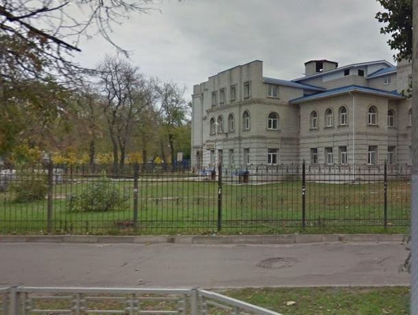 Мужчина в черном угрожал взорвать храм в центре Воронежа Мужчина в черном угрожал взорвать храм в центре Воронежа