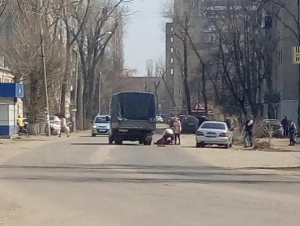 Перебегавший дорогу школьник попал под колеса авто в Воронеже Перебегавший дорогу школьник попал под колеса авто в Воронеже