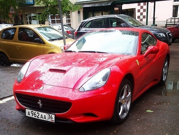 На парковке в Воронеже сфотографировали Ferrari за 16 млн рублей На парковке в Воронеже сфотографировали Ferrari за 16 млн рублей