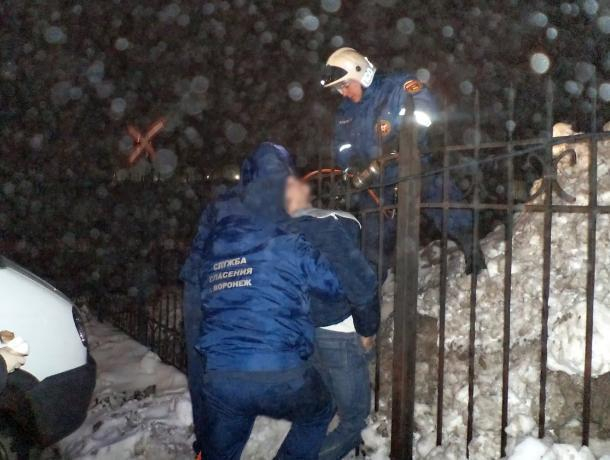 Нетрезвый воронежец напоролся челюстью на железный забор Нетрезвый воронежец напоролся челюстью на железный забор