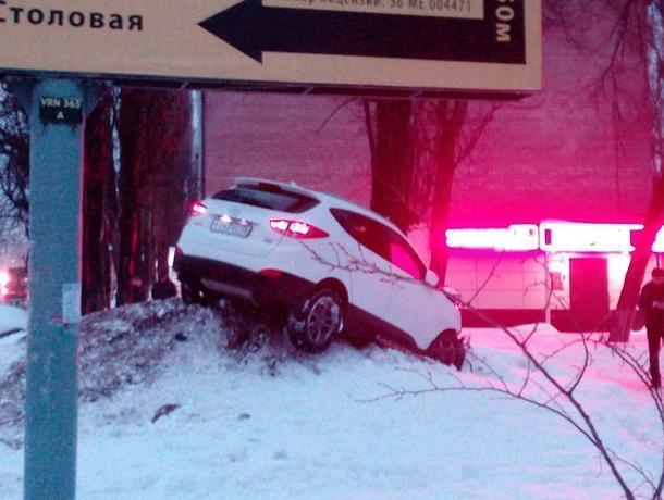 Авария с участием угнанного автомобиля в Воронеже попала на видео Авария с участием угнанного автомобиля в Воронеже попала на видео