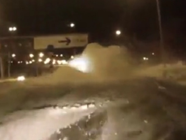 В Воронеже Ford взлетел после столкновения и попал на видео В Воронеже Ford взлетел после столкновения и попал на видео