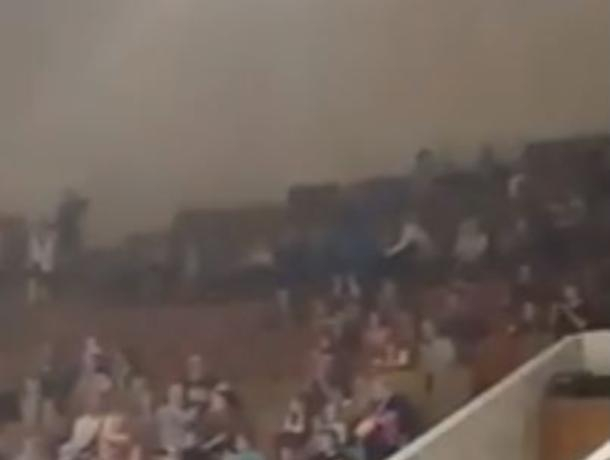 Задымление в Воронежском цирке попало на видео Задымление в Воронежском цирке попало на видео