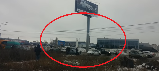 В Сети появилось видео массовой аварии с 3 авто на Остужева В Сети появилось видео массовой аварии с 3 авто на Остужева