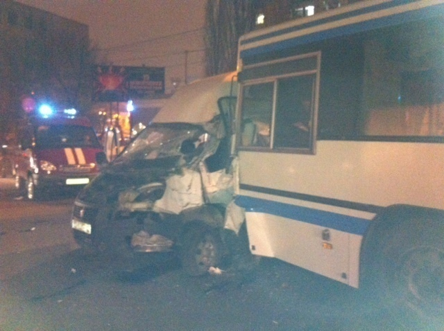 В Воронеже у Цирка столкнулись два маршрутных автобуса: есть пострадавшие