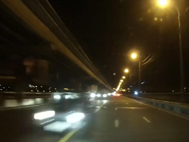Побег с места ДТП на перекрытом мосту попал на видео в Воронеже Побег с места ДТП на перекрытом мосту попал на видео в Воронеже