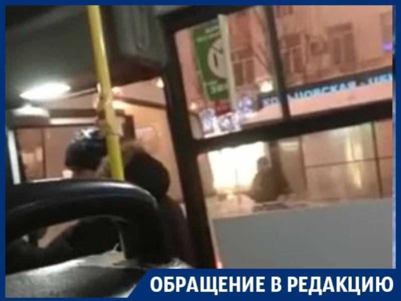 Маршрутчик отчитал пассажира из-за замечания о нарушении ПДД в Воронеже Маршрутчик отчитал пассажира из-за замечания о нарушении ПДД в Воронеже