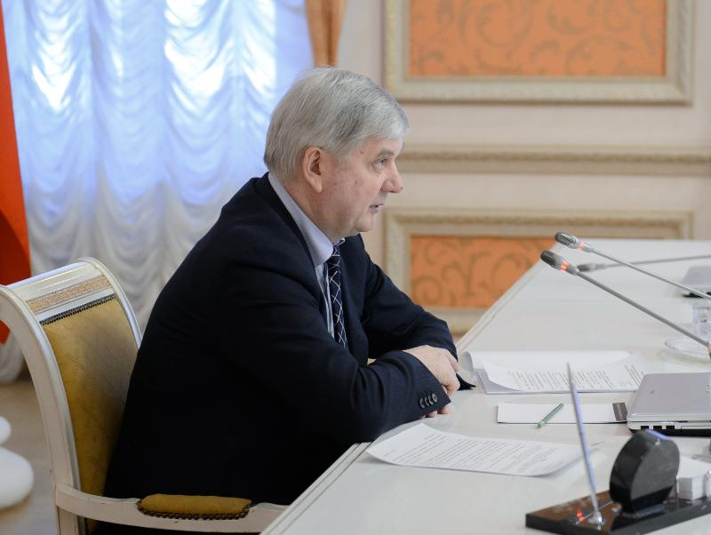 Губернатор Гусев запретил выбрасывать воронежцев на улицу из-за коронавируса Губернатор Гусев запретил выбрасывать воронежцев на улицу из-за коронавируса