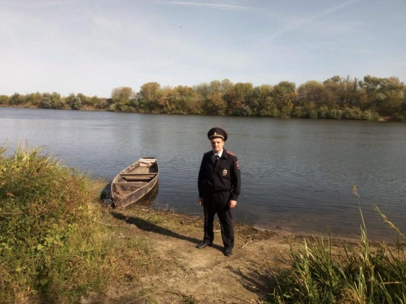 Лодку рыбака унесло течением реки под Воронежем Лодку рыбака унесло течением реки под Воронежем